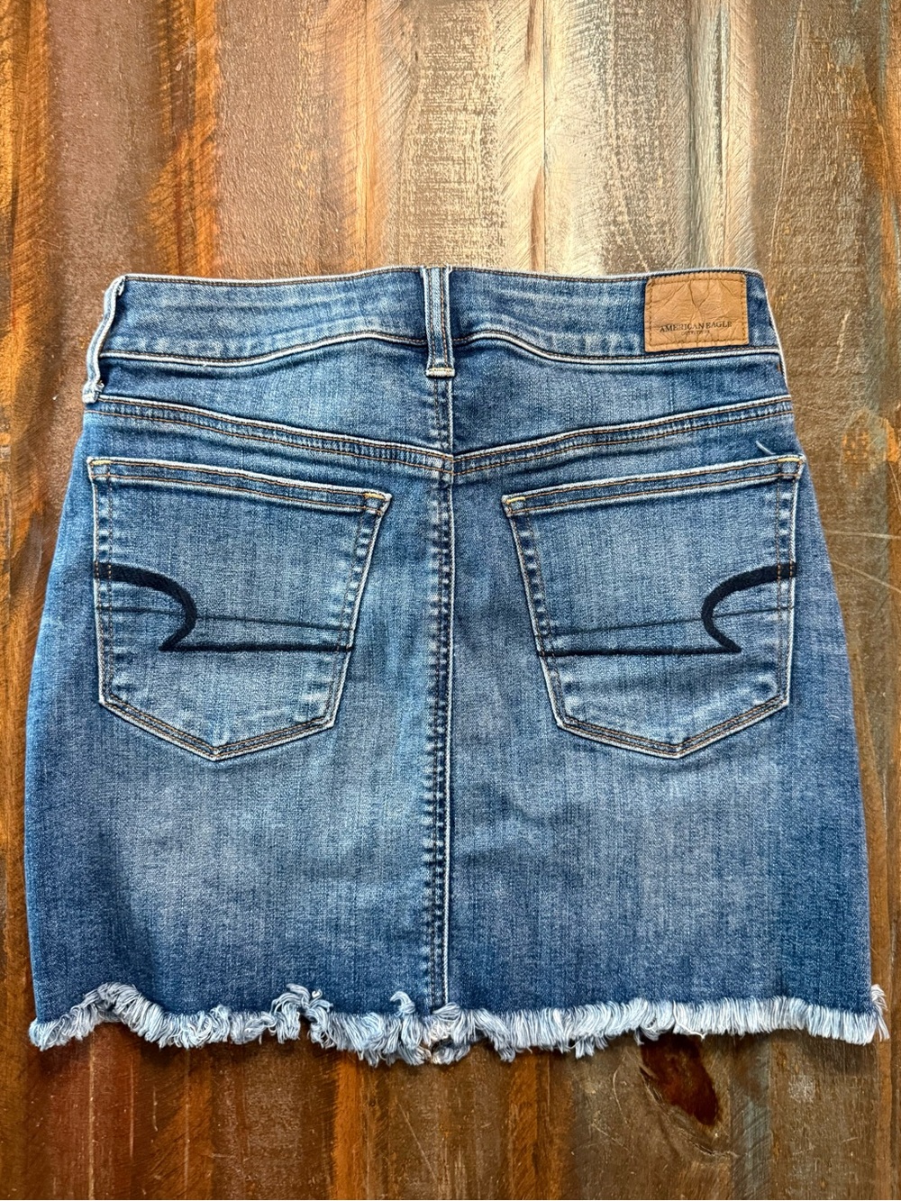 American Eagle Women’s SZ 2 Super Stretch X Distressed Denim Skirt w Raw Hem EUC - Picture 6 of 6